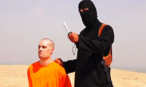 Video capture of James Foley with his Islamic State captor.