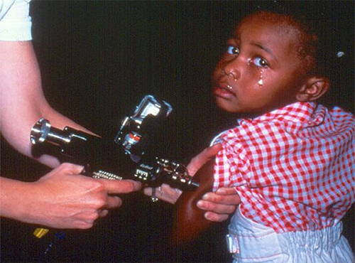 Vaccination Jet Injector gun in operation: Wikipedia/US Government