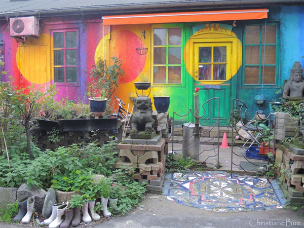 Brightly decorated home in Christiania: photo Christianebue/Foter/CC BY-ND