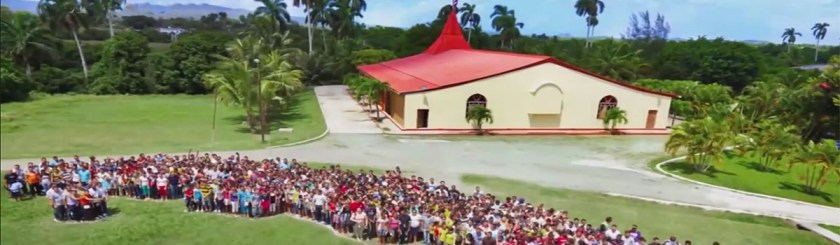 Havana-based Eduardo Perez is promoting God through his successful photography business. He has taken to photographing Christian communities throughout Cuba. Photo: YouTube/CBN