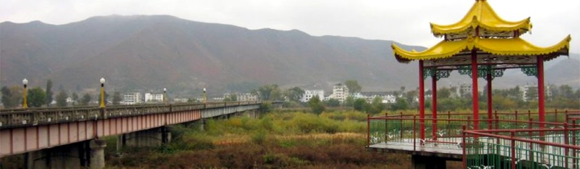 Looking into North Korea from on the bridge in Tumen City China. Photo: Wikipedia/Prince Roy