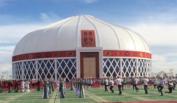 World's largest Mongolian Yurt in Turkmenistan. Photo: Amustard/Wikipedia