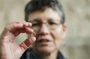 Dr. Shlomit Weksler-Bdolah with the small seal Credit: Yoli-Shwartz Israel Antiquities Authority