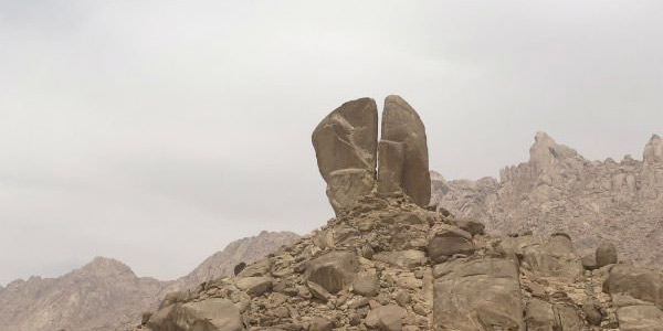 The split rock at Mt Jabal al-Lawtz Credit: Joel Richardson/Wnd.com