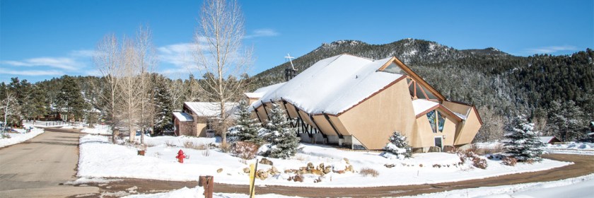 Regular church attendance has positive impact on children in their 20s. Photo: Evergreen Church, Evergreen, Colorado, USA Credit: Kent Kanouse/Flickr/Creative Commons