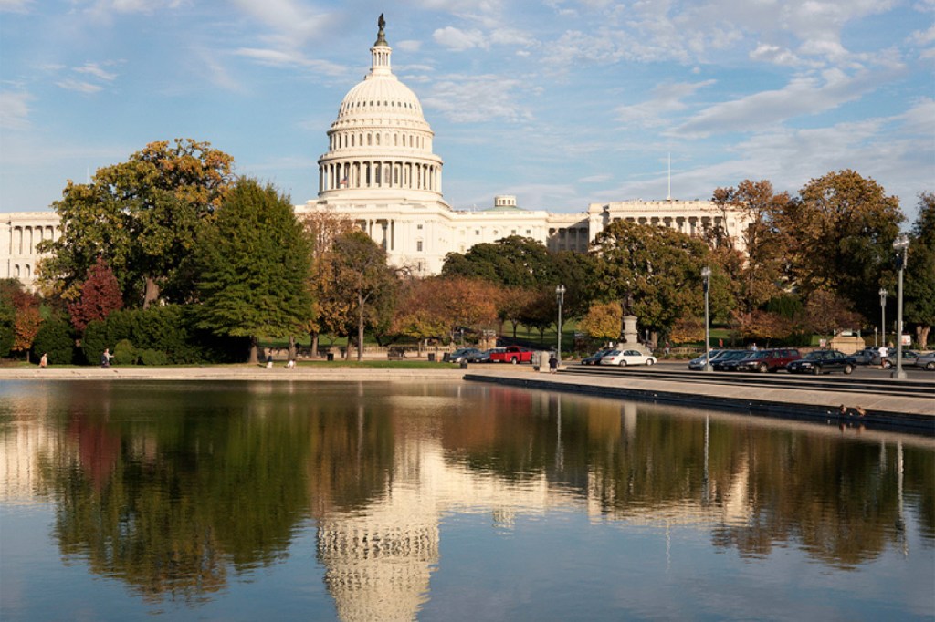 US Congressman ends prayer with ‘amen’ & ‘awoman’