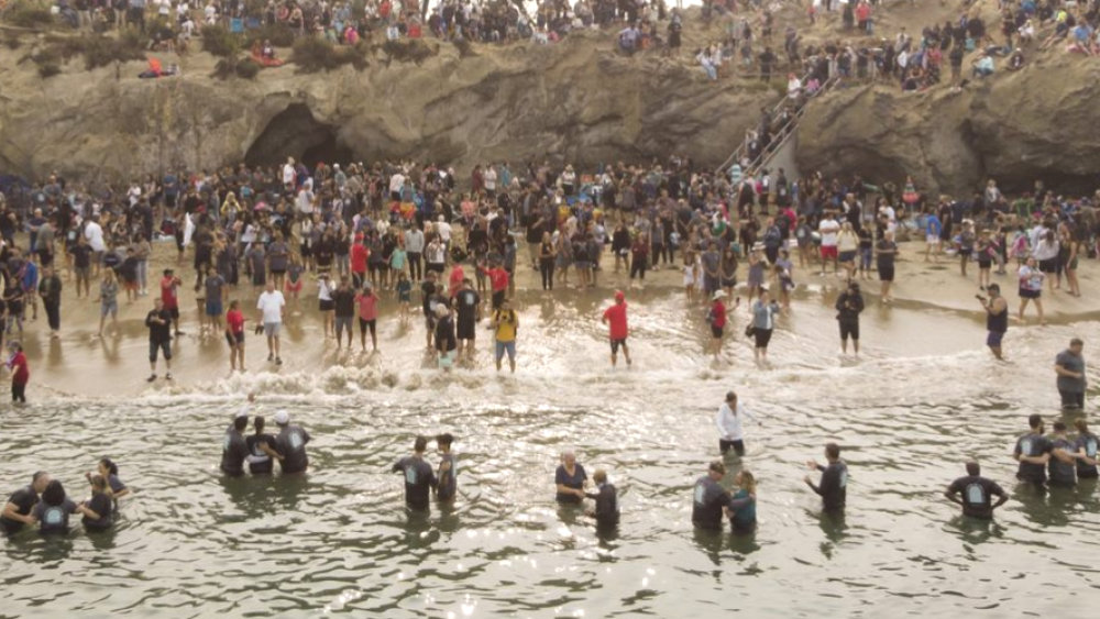Nearly 1,000 people water baptized on California&nbsp;beach
