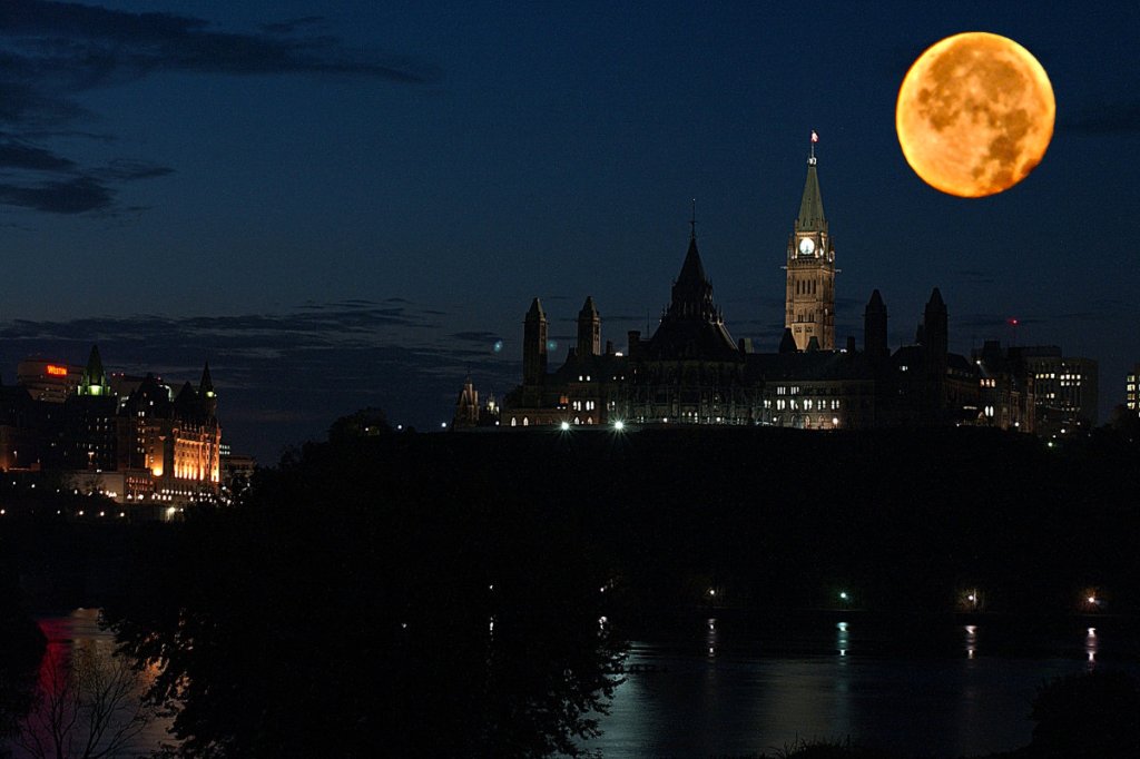 Video: Truck convoy arrives in Ottawa,&nbsp;Canada