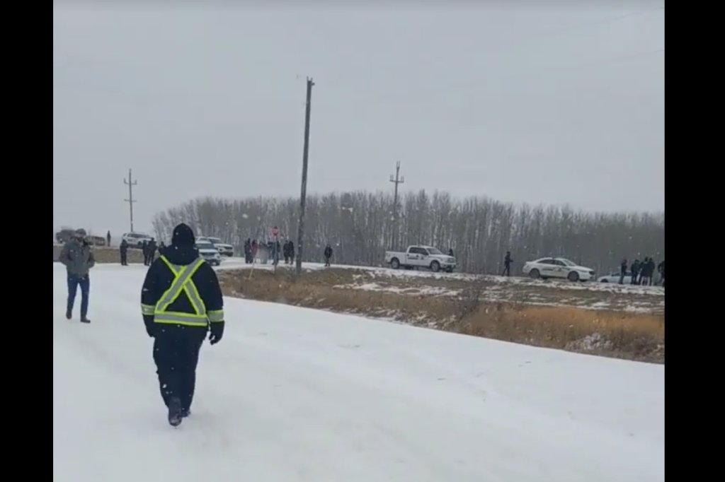 Canadian RCMP block a drive-in church&nbsp;service