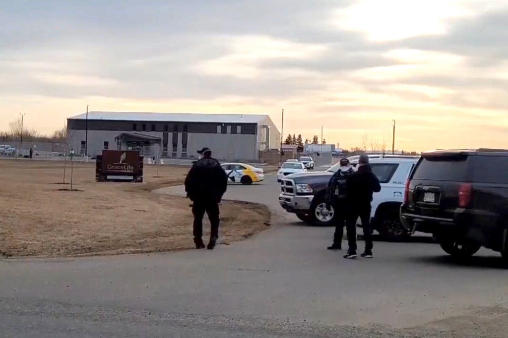 Police set up barricades around Canadian&nbsp;church
