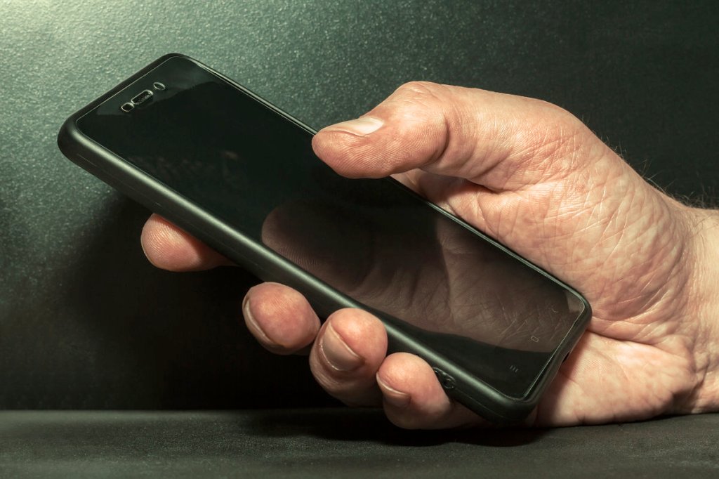 Report: Afghan Taliban searching phones looking for Bible&nbsp;apps