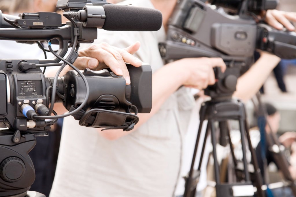 Canadian government’s head of propaganda promises bonuses to&nbsp;staff?