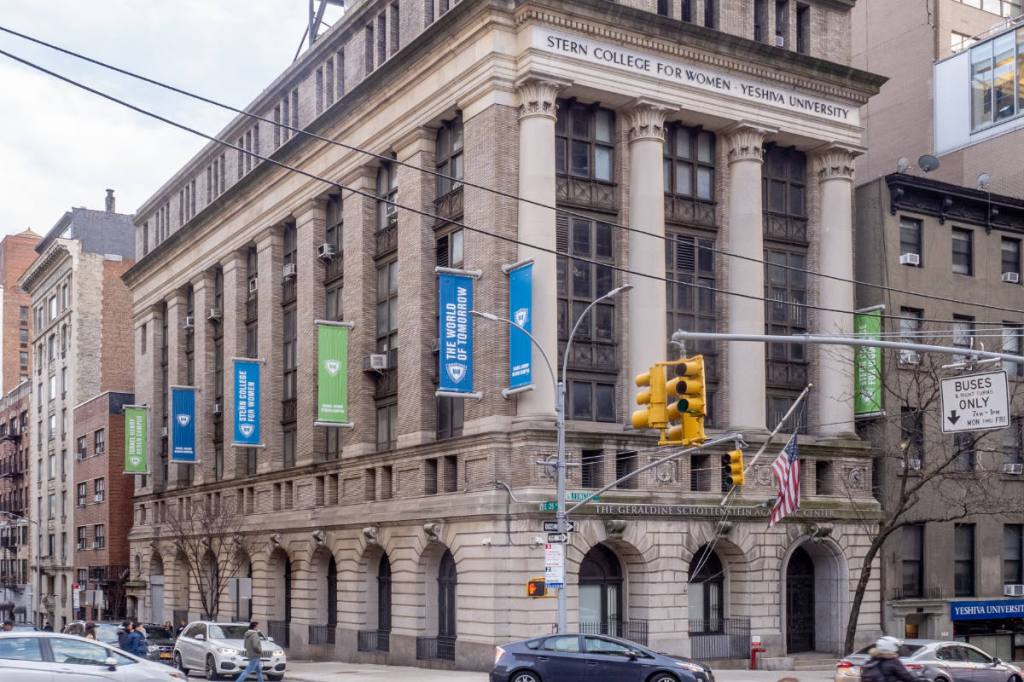 Why did a Jewish university in NYC ban all student&nbsp;clubs?