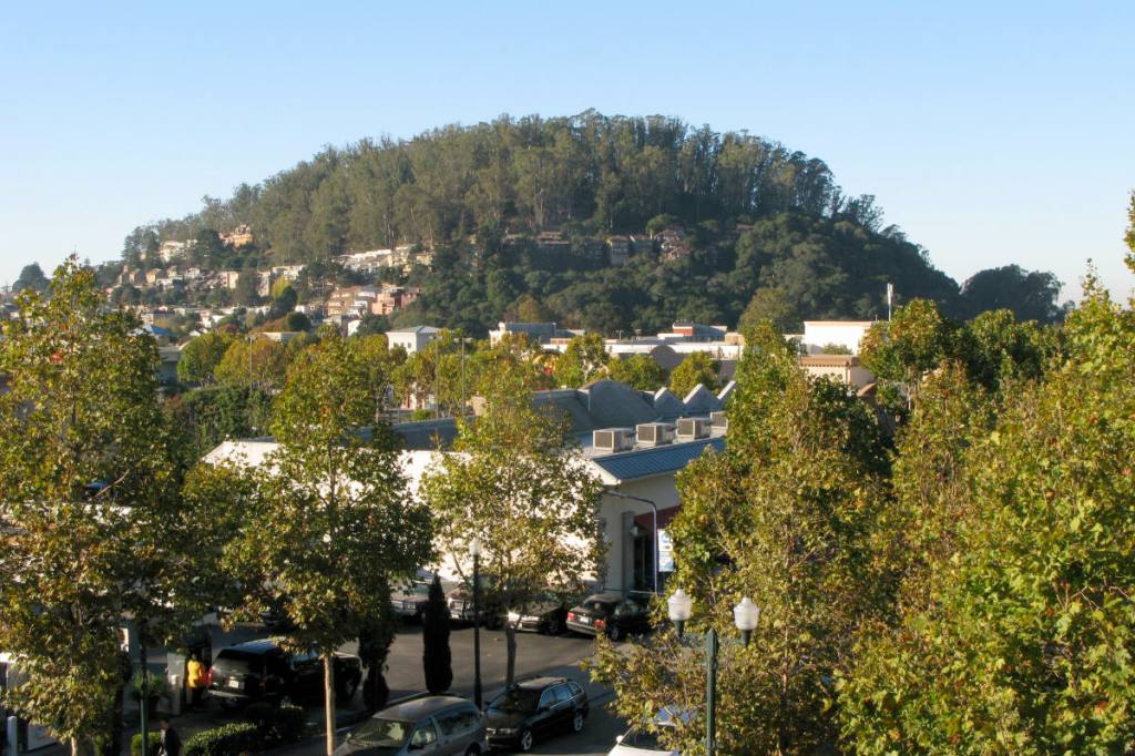 California city uses eminent domain to force the removal of a 28-foot&nbsp;cross