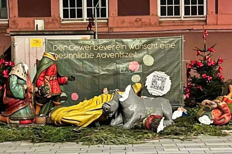 Life-sized figures of a Nativity scene at a German Christmas market&nbsp;beheaded