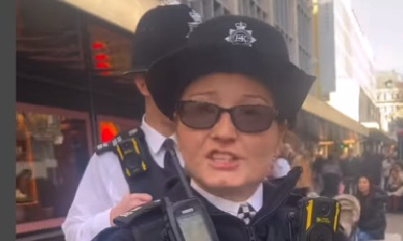 Volunteer police officer in London, tells Christian busker she is not allowed to sing outside church&nbsp;grounds