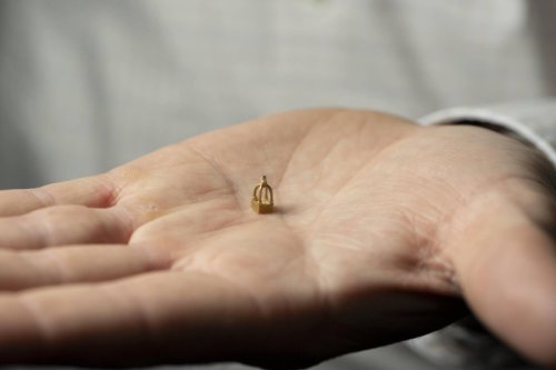 Phoenician Electrum earring discovered in Old Jerusalem