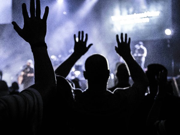 ¿Es el canto en lenguas una señal del movimiento del Espíritu Santo durante nuestro servicio&nbsp;religioso?