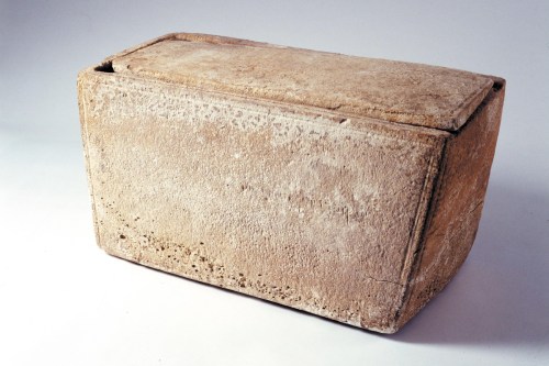 The James ossuary was on display at the Royal Ontario Museum from November 15, 2002 to January 5, 2003.